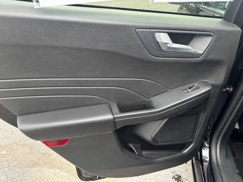 Used 2025 Ford Escape ST-Line image 18