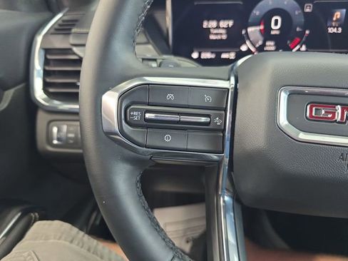 Used 2025 GMC Acadia Elevation image 19