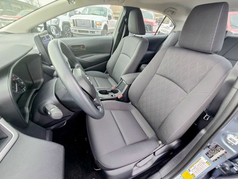 Used 2025 Toyota Corolla LE image 30