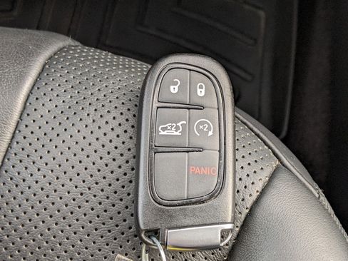 Used 2019 Jeep Cherokee Limited image 28