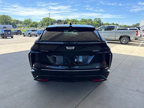 Used 2024 Cadillac Lyriq Luxury AWD/4WD image 7