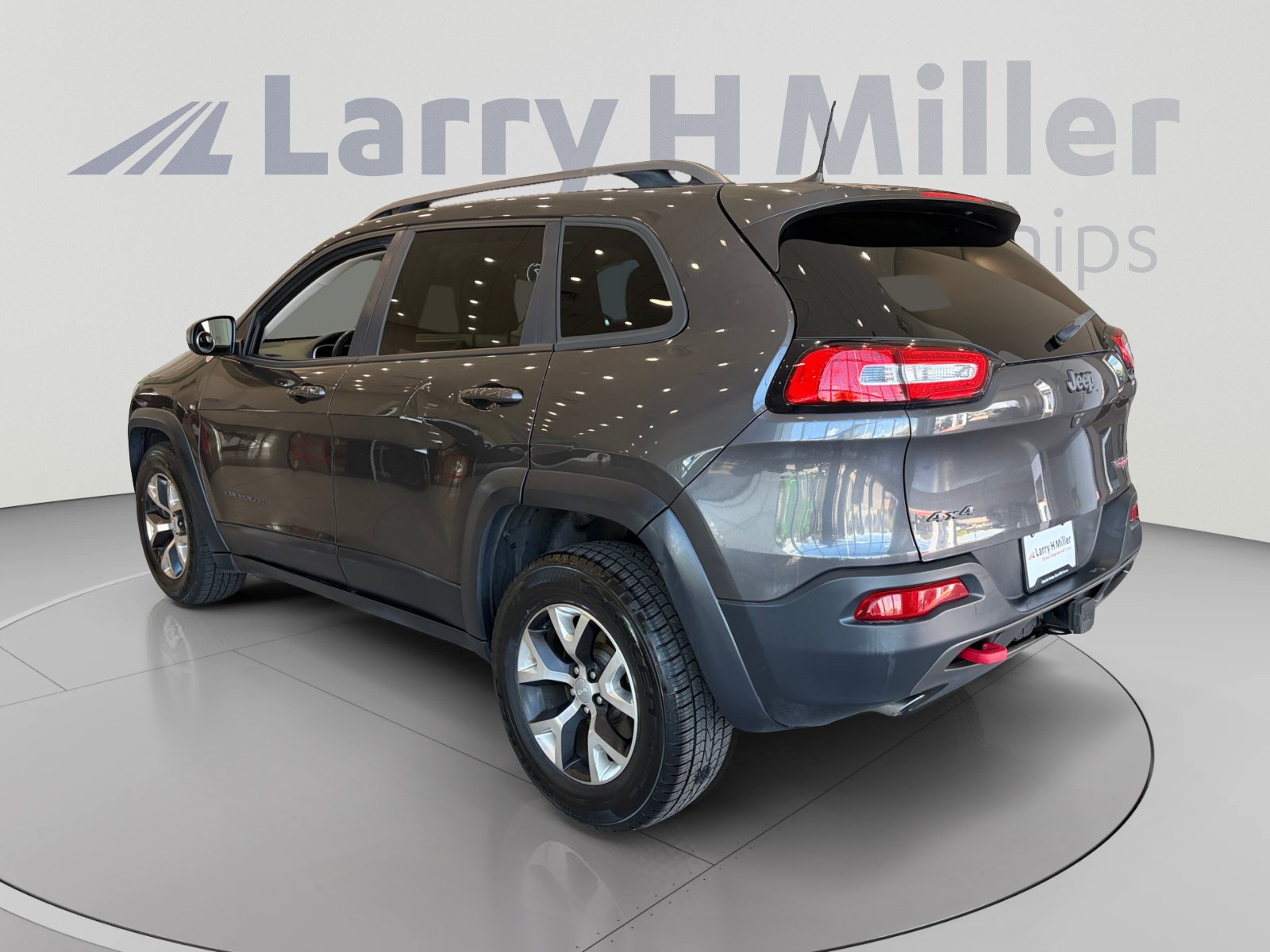 Used 2016 Jeep Cherokee Trailhawk w/ Cold Weather Group AWD/4WD image 3
