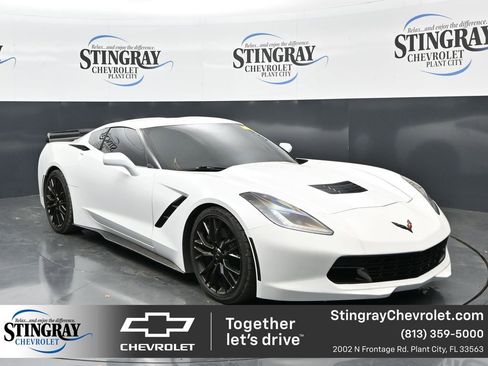 Used 2015 Chevrolet Corvette Stingray Coupe RWD image 1