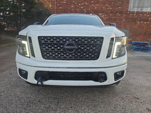 Used 2018 Nissan Titan XD image 81