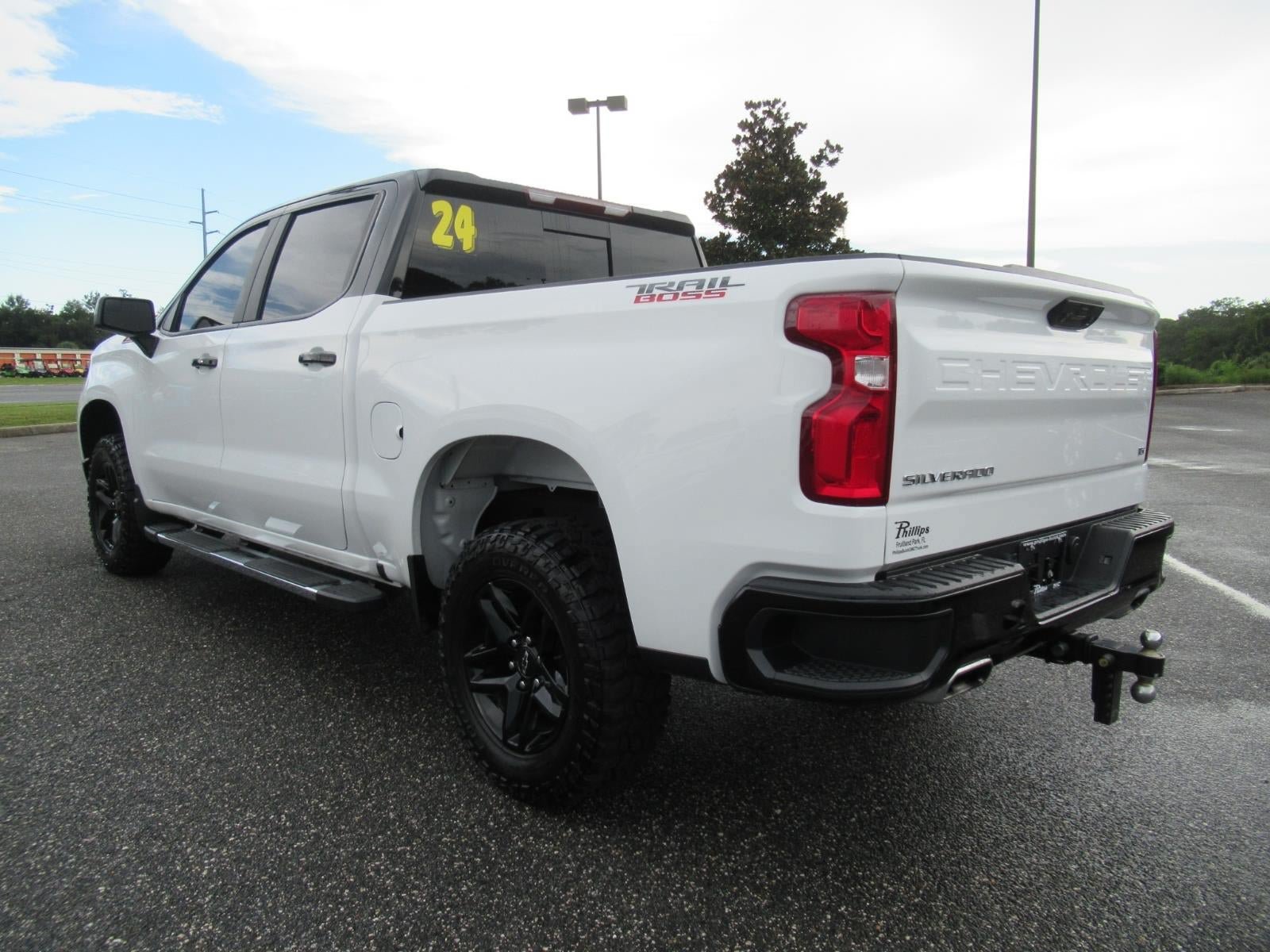 Used 2024 Chevrolet Silverado 1500 LT Trail Boss w/ Convenience Package II AWD/4WD image 5