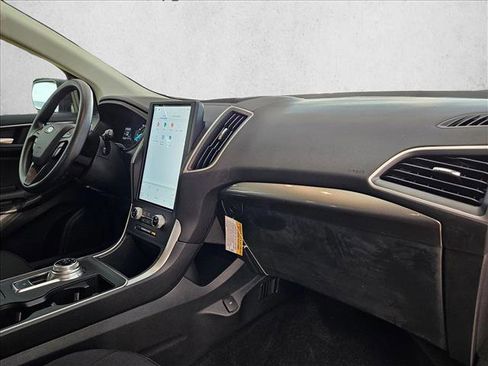 Used 2024 Ford Edge SE image 20