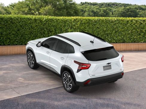 New 2026 Chevrolet Trax RS w/ Driver Confidence Package FWD image 2
