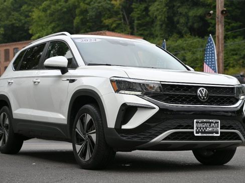Used 2024 Volkswagen Taos SE AWD/4WD image 8