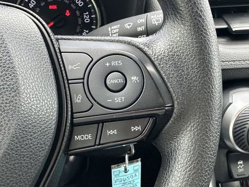 Used 2022 Toyota RAV4 LE FWD image 27