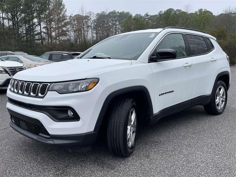 Used 2024 Jeep Compass Latitude image 7