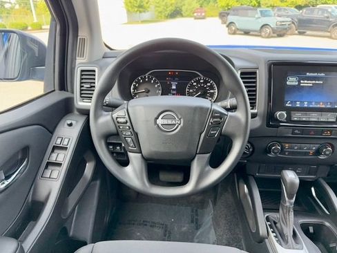 Used 2024 Nissan Frontier SV AWD/4WD image 15