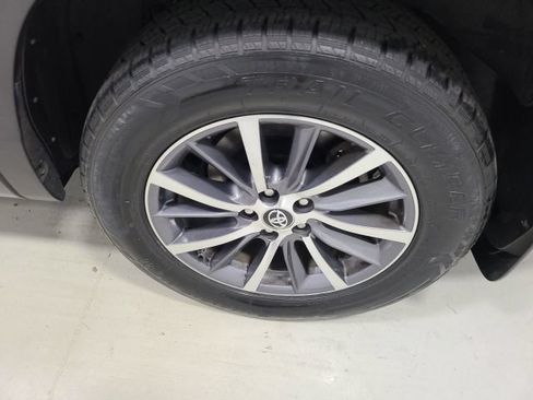 Used 2018 Toyota Highlander XLE AWD/4WD image 43