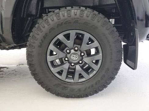 Used 2023 Toyota Tacoma SR5 w/ Technology Package AWD/4WD image 12