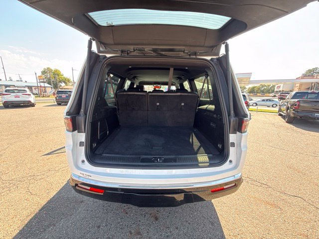 Used 2024 Jeep Wagoneer L Series III w/ Flexible Seating Group AWD/4WD image 17