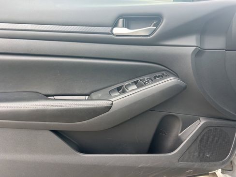 Used 2024 Nissan Altima 2.5 SV image 14