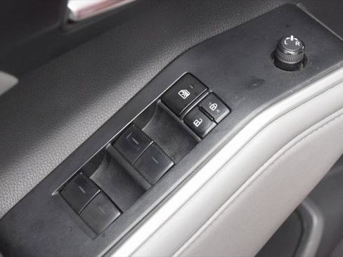 Certified 2023 Toyota Highlander XLE image 21