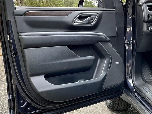 Used 2022 Chevrolet Tahoe Z71 w/ Luxury Package image 17