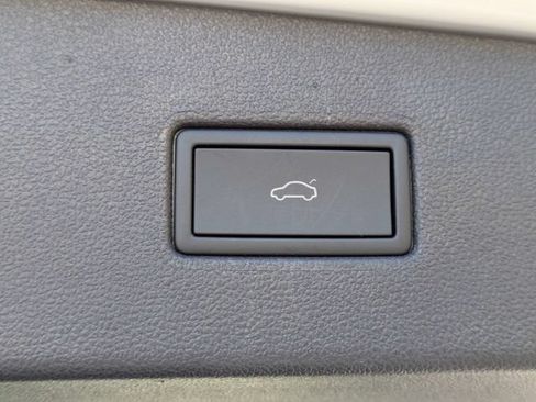 Used 2024 Volkswagen Tiguan SE FWD image 14