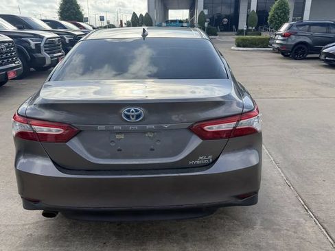 Used 2019 Toyota Camry XLE FWD image 6