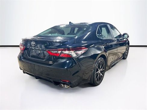 Used 2023 Toyota Camry SE image 7