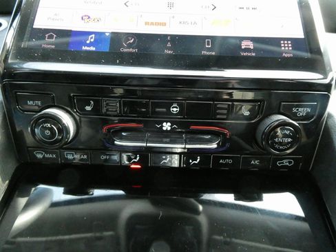 Used 2022 Jeep Grand Cherokee L Limited image 31