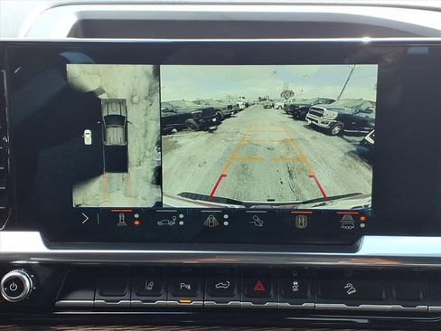 Used 2025 GMC Sierra 2500 SLE w/ SLE Value Package; image 10