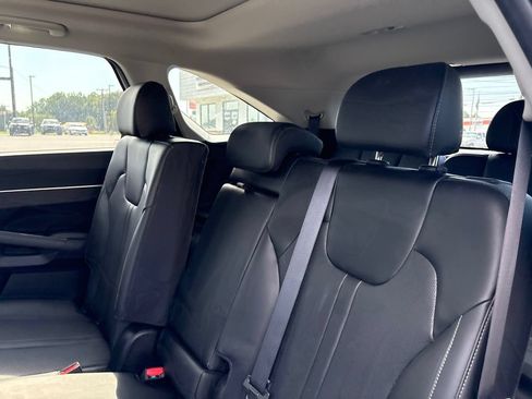 Used 2023 Kia Sorento S w/ Panoramic Sunroof Package AWD/4WD image 6