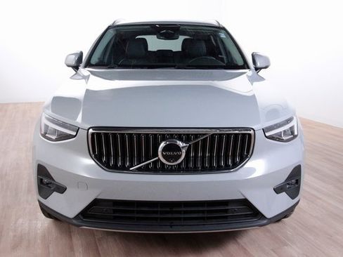 Certified 2025 Volvo XC40 B5 Plus image 2