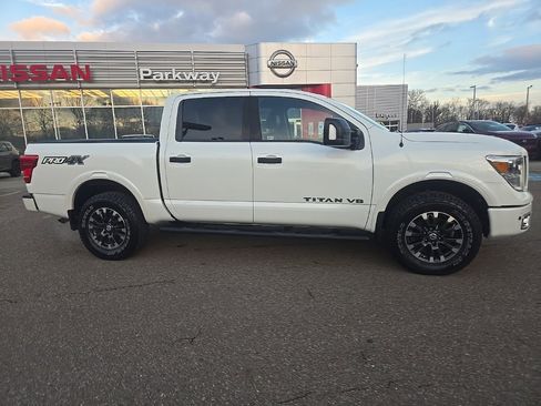 Used 2018 Nissan Titan PRO-4X image 8