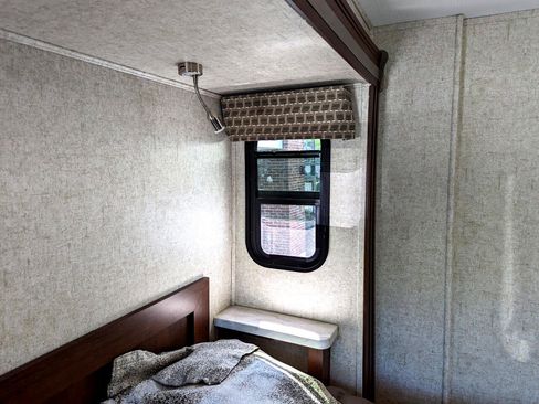 Used 2019 Chevrolet Express 4500 w/ RV Package image 90