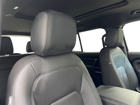 Used 2025 Land Rover Defender 110 S image 44