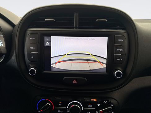 Used 2025 Kia Soul LX w/ LX Technology Package FWD image 15