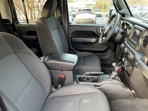 Used 2023 Jeep Gladiator Sport image 21