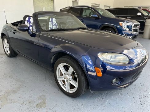 Used 2007 MAZDA MX-5 Miata Sport RWD image 6