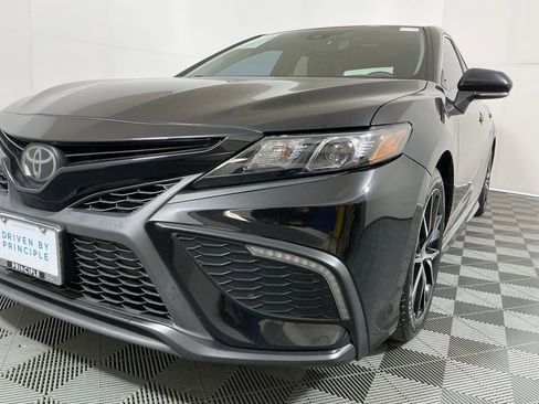 Used 2022 Toyota Camry SE image 8