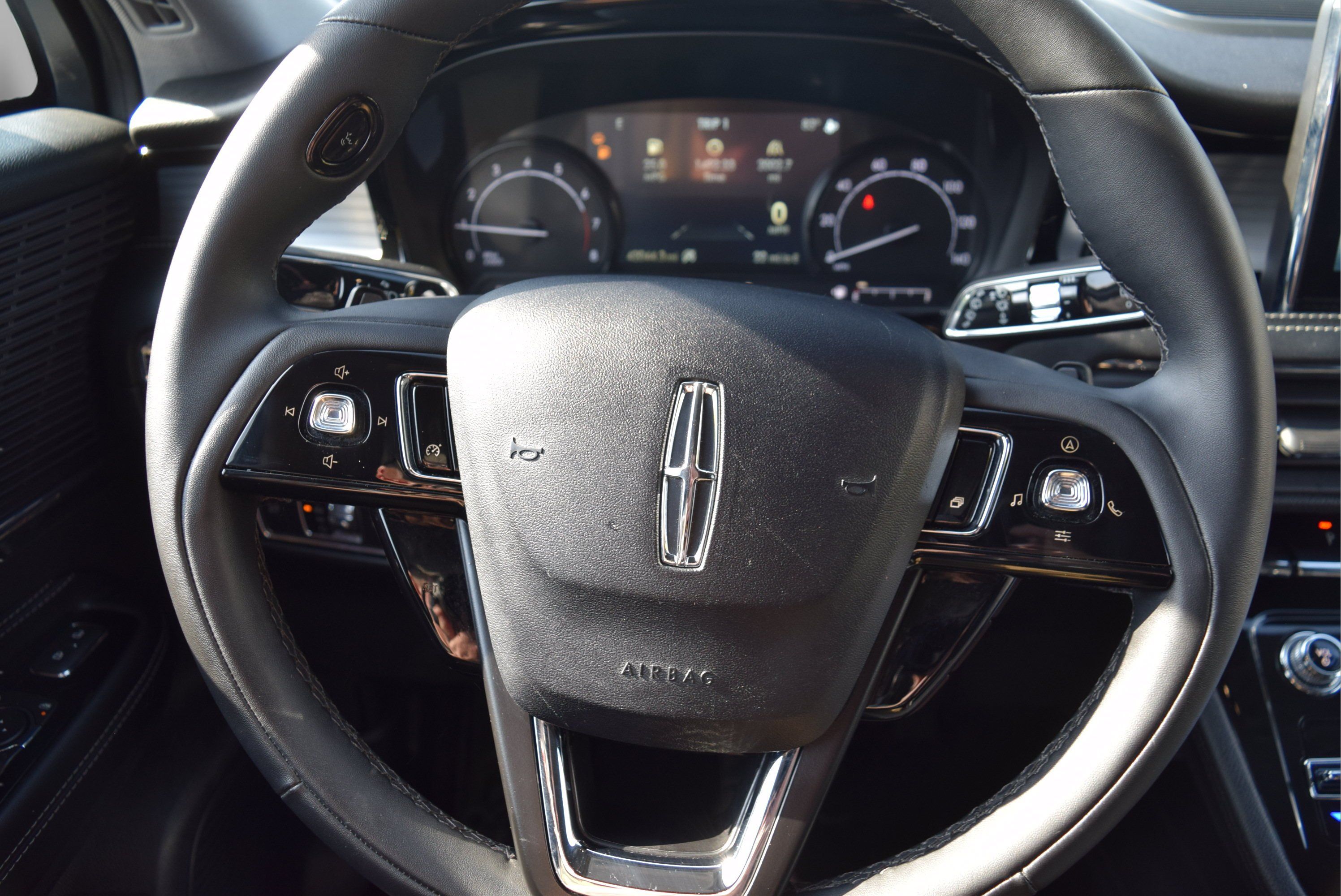 Used 2022 Lincoln Corsair AWD w/ Equipment Group 101A image 9