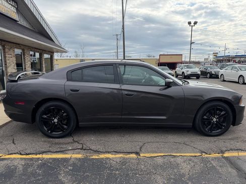 Used 2013 Dodge Charger SXT Plus image 2