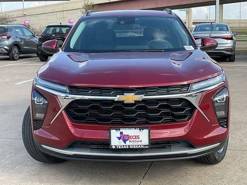 Used 2025 Chevrolet Trax LT image 3