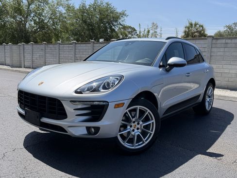 Certified 2018 Porsche Macan AWD/4WD image 1