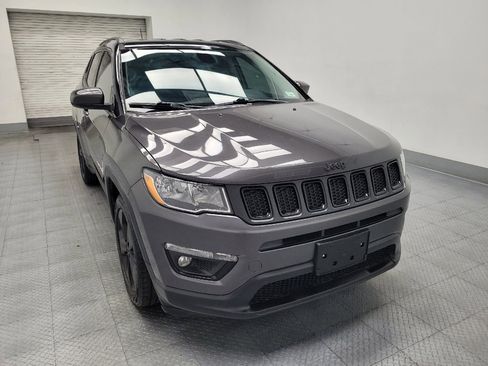 Used 2019 Jeep Compass Latitude FWD image 11