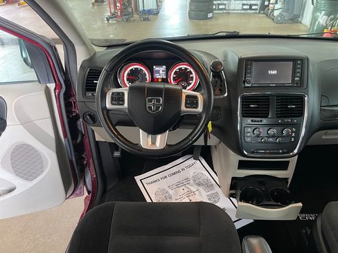Used 2017 Dodge Grand Caravan SE w/ Power Window Group FWD image 12