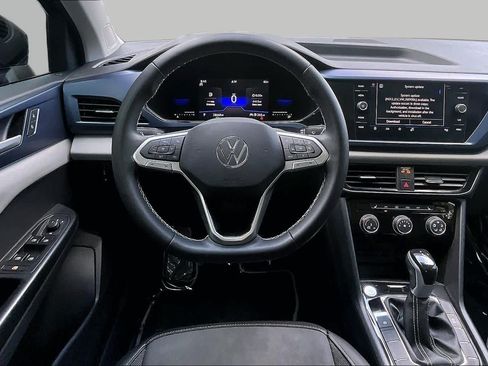 Used 2023 Volkswagen Taos SE w/ Panoramic Sunroof Package FWD image 6