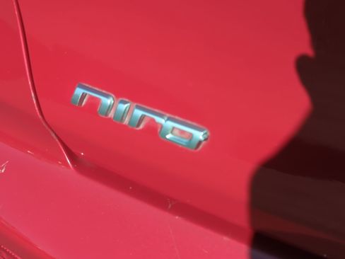 Used 2017 Kia Niro LX image 23