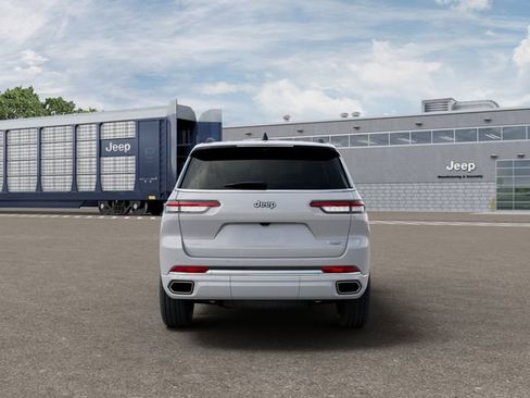 New 2025 Jeep Grand Cherokee L Summit w/ Luxury Tech Group V image 7