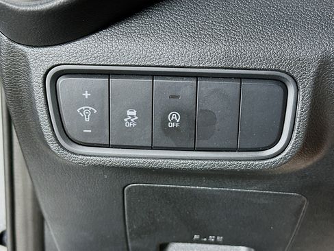 Used 2025 Kia Soul LX w/ LX Technology Package image 17