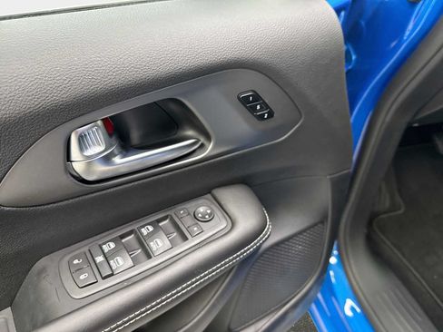 New 2027 Chrysler Pacifica Select FWD image 15