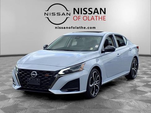 Used 2024 Nissan Altima 2.5 SR w/ SR Premium Package FWD image 1