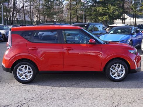 Certified 2025 Kia Soul LX w/ LX Technology Package image 17