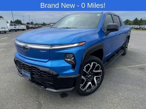 Used 2025 Chevrolet Silverado EV RST AWD/4WD image 4
