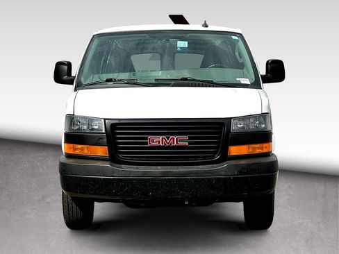 Used 2022 GMC Savana 3500 Extended w/ Driver Convenience Package RWD image 3